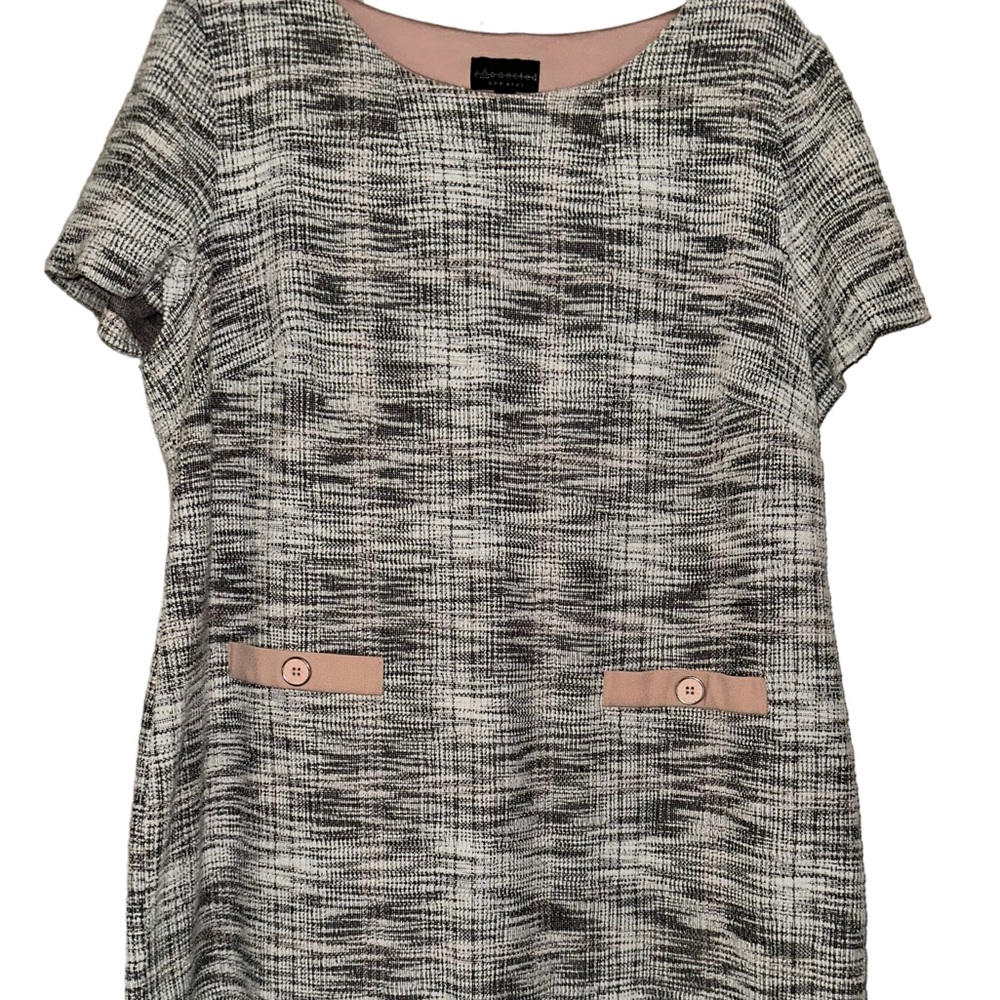 Women’s short sleeve dress